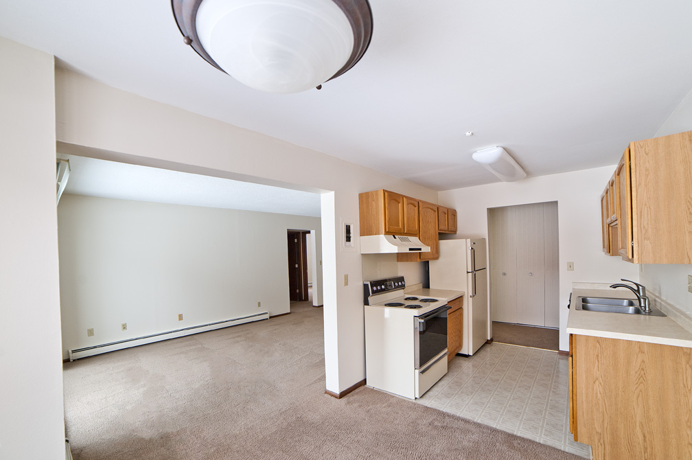 Photos Highland Village Apartments Duluth, MN